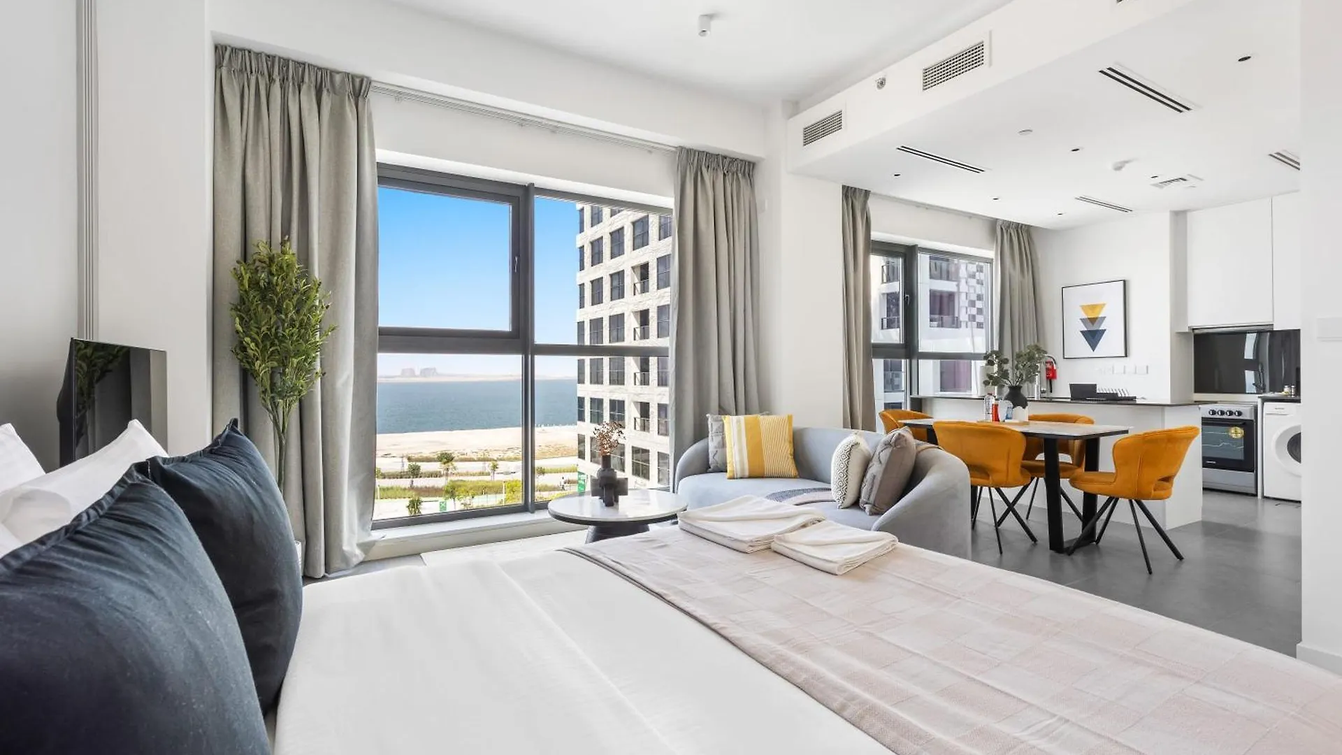 Lägenhet Silkhaus Modern Studio With Private Beach Abu Dhabi